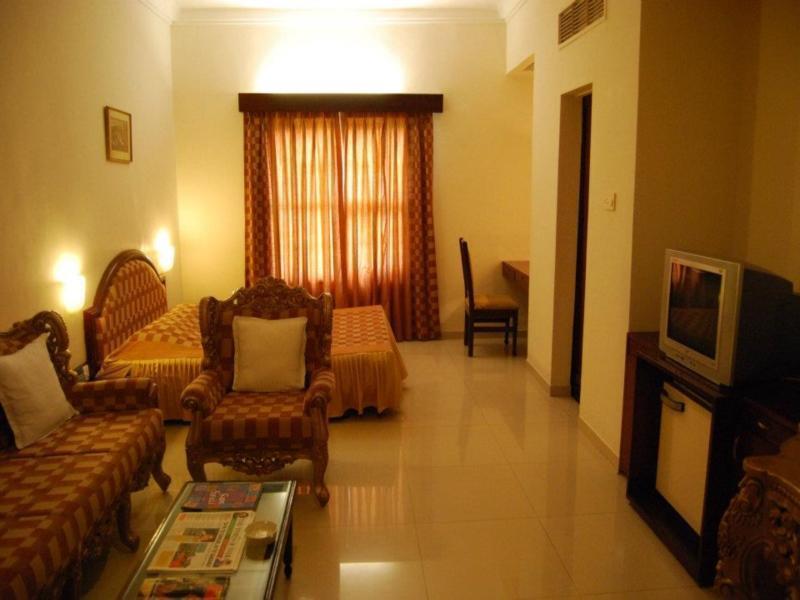 Hotel The Westend Ahmedabad Buitenkant foto