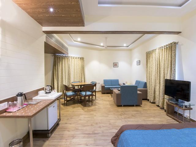 Hotel The Westend Ahmedabad Buitenkant foto