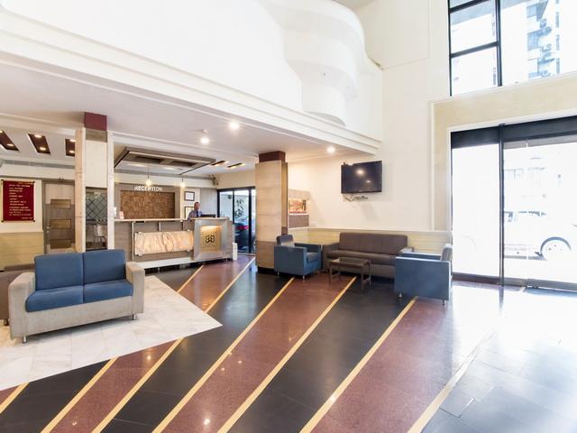 Hotel The Westend Ahmedabad Buitenkant foto