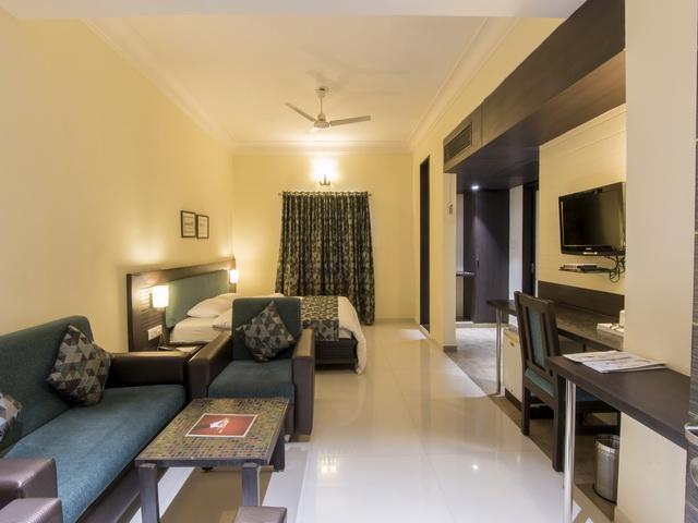 Hotel The Westend Ahmedabad Buitenkant foto